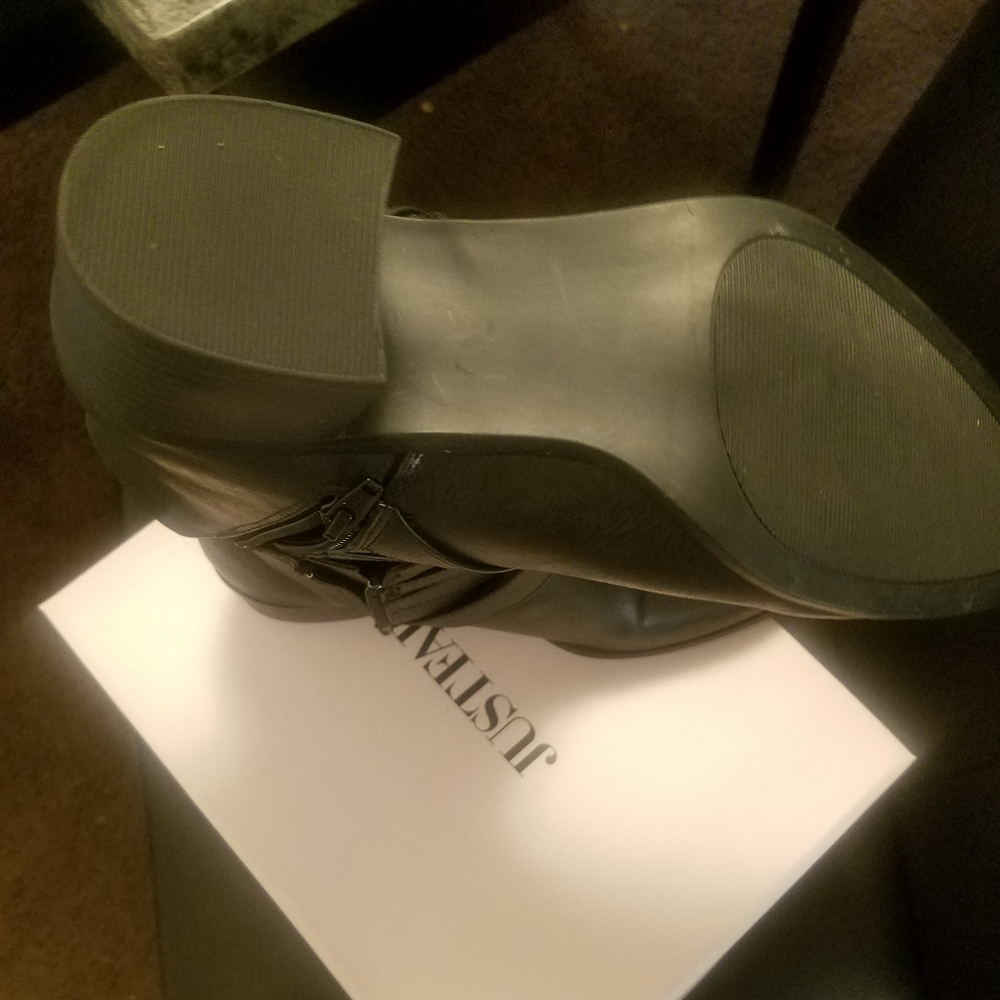 BOOTS - Picture 3 of 4